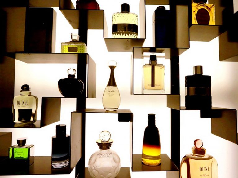 ディオールの香水が消毒ジェルに！？LVMHは工場での生産決定、新型コロナのため無料配布