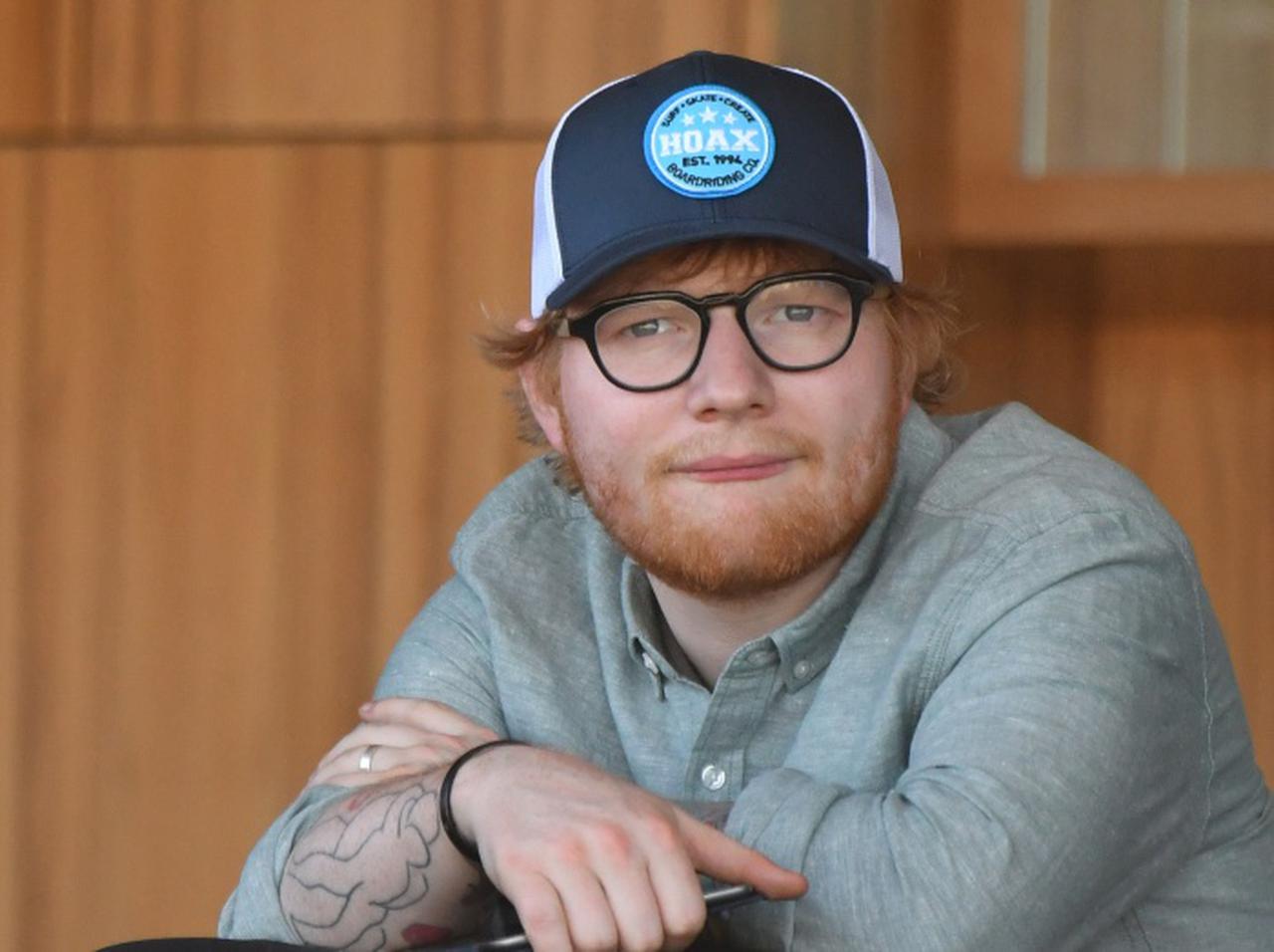 エド・シーラン、アスリートの妻を見守る姿がまさに「良い夫」