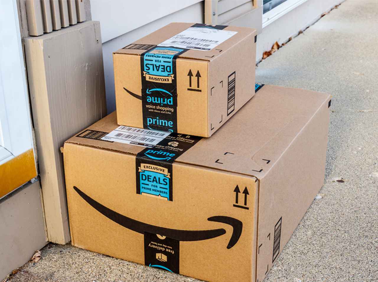 アマゾン配達員が小包に「唾を塗りたくる」 防犯カメラに映った行動がもはやテロ