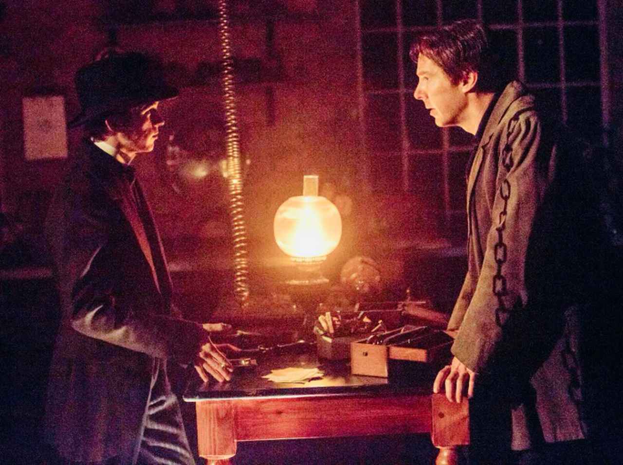 トム・ホランド、ベネディクト・カンバーバッチが「すごく怖かった」と明かす！『エジソンズ・ゲーム』本編映像が解禁