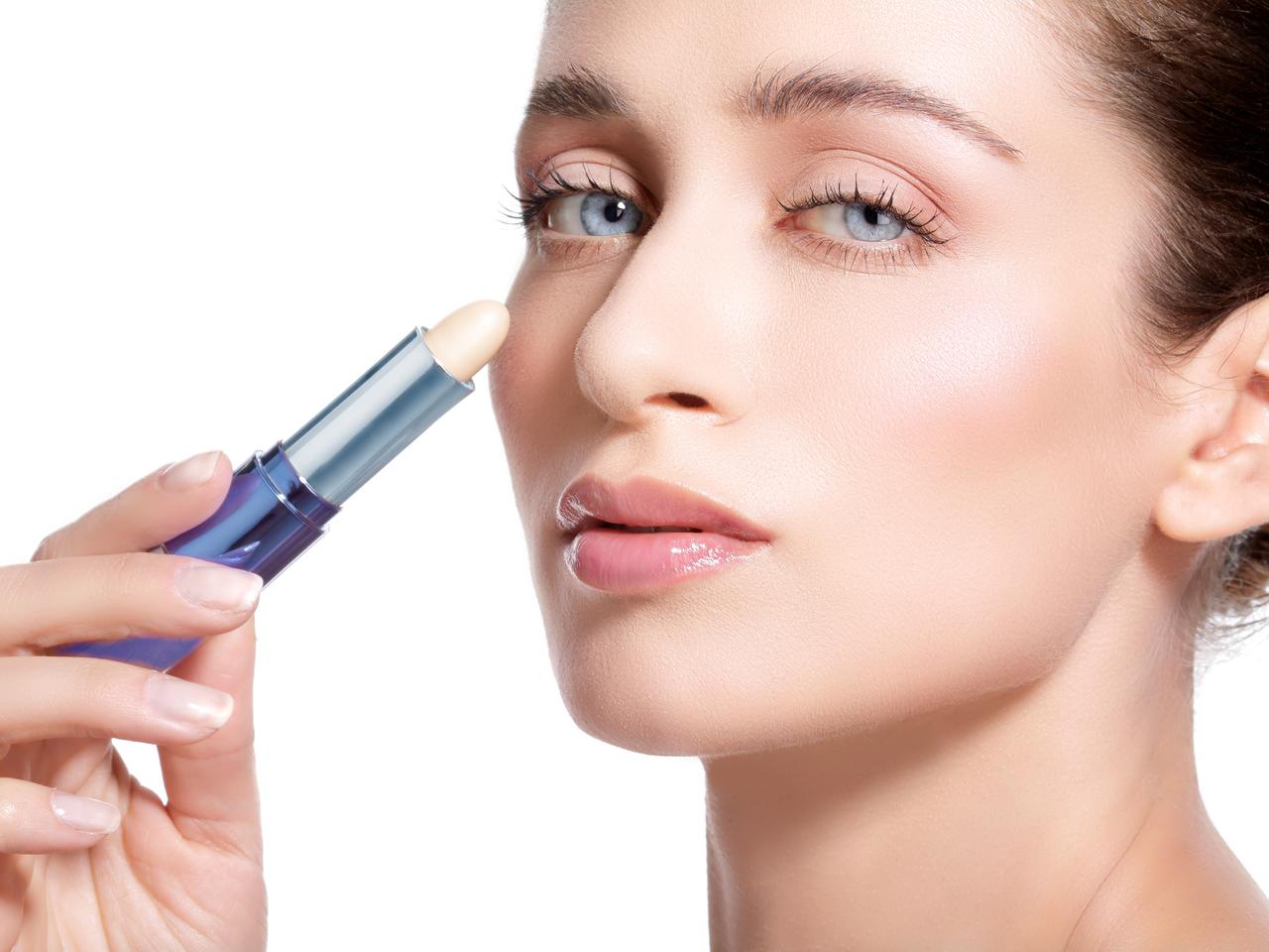 コンシーラーは“2色使い”が正解！クマを自然に隠すための新常識