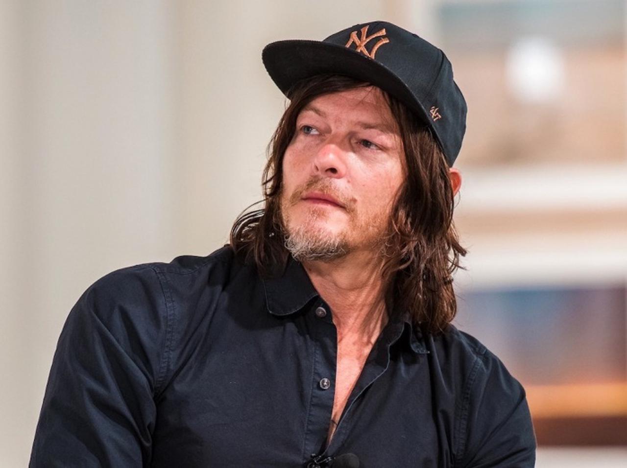 ノーマン・リーダス、隔離生活のために買い込んだ「保存食」の“これじゃない感”がすごい