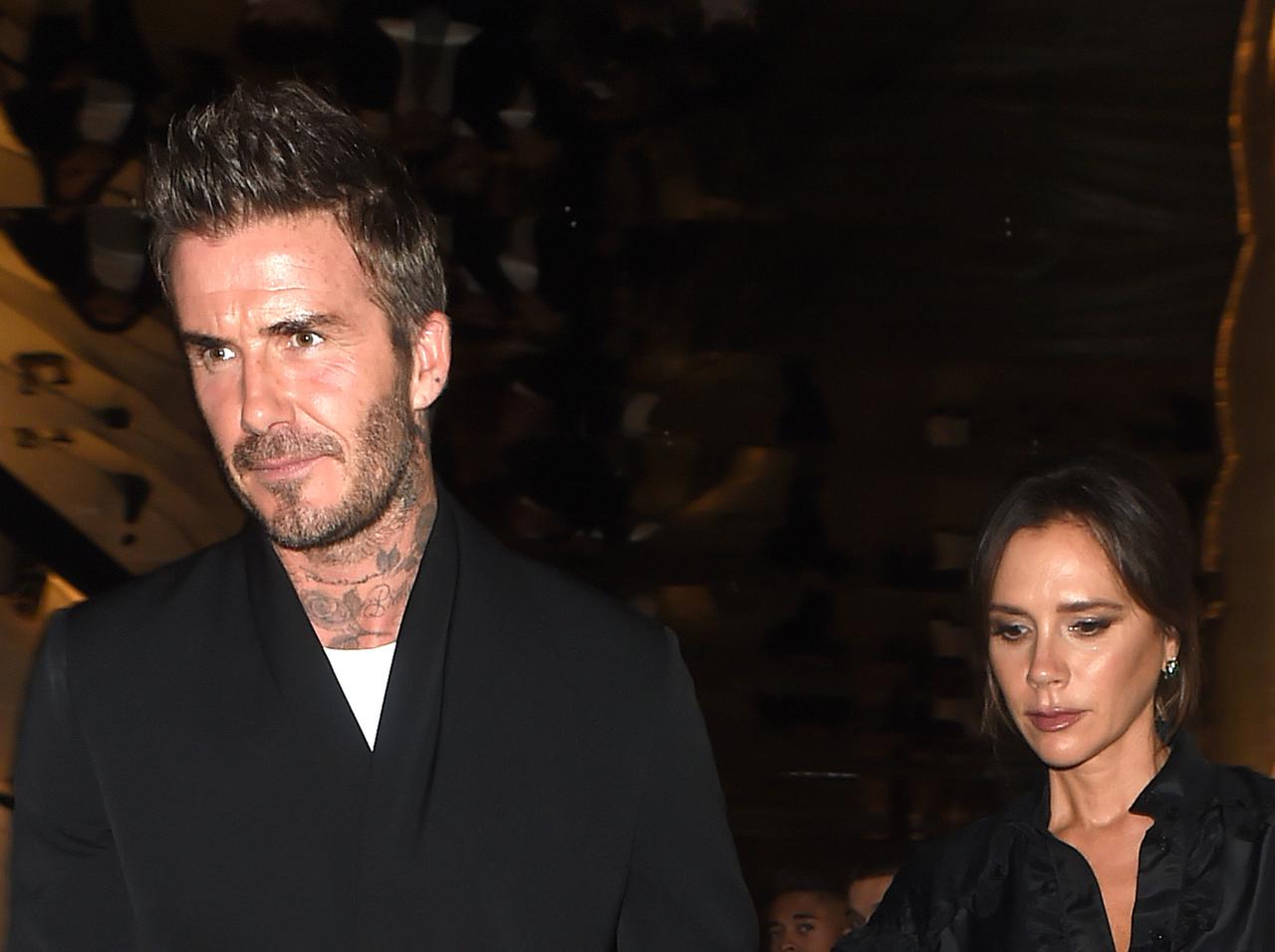 デビッド・ベッカム、結婚21年目の妻ヴィクトリアに抱きつかれて「デレ顔」になってしまう