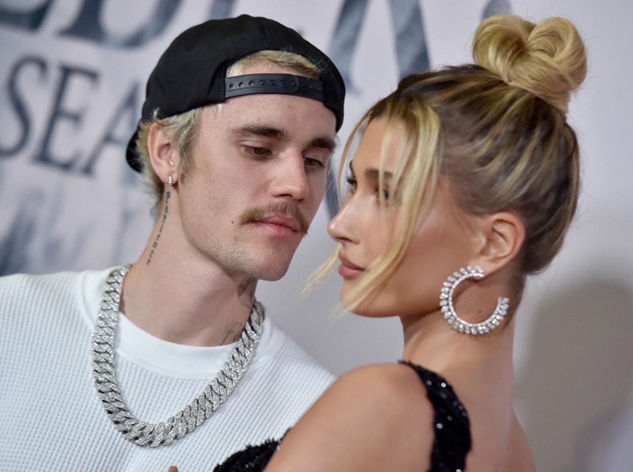 ジャスティン・ビーバー、妻ヘイリーの「香り」を聞かれ“別の女性の香り”に例える