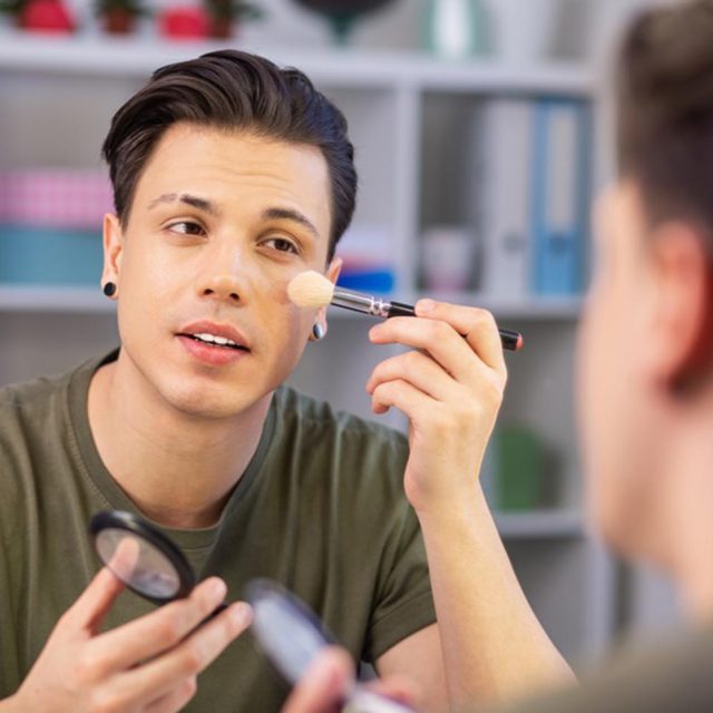 「男性のためのメイク」のコツは？男性セレブが教える“素顔”メイク