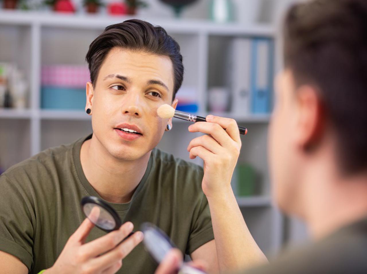 「男性のためのメイク」のコツは？男性セレブが教える“素顔”メイク