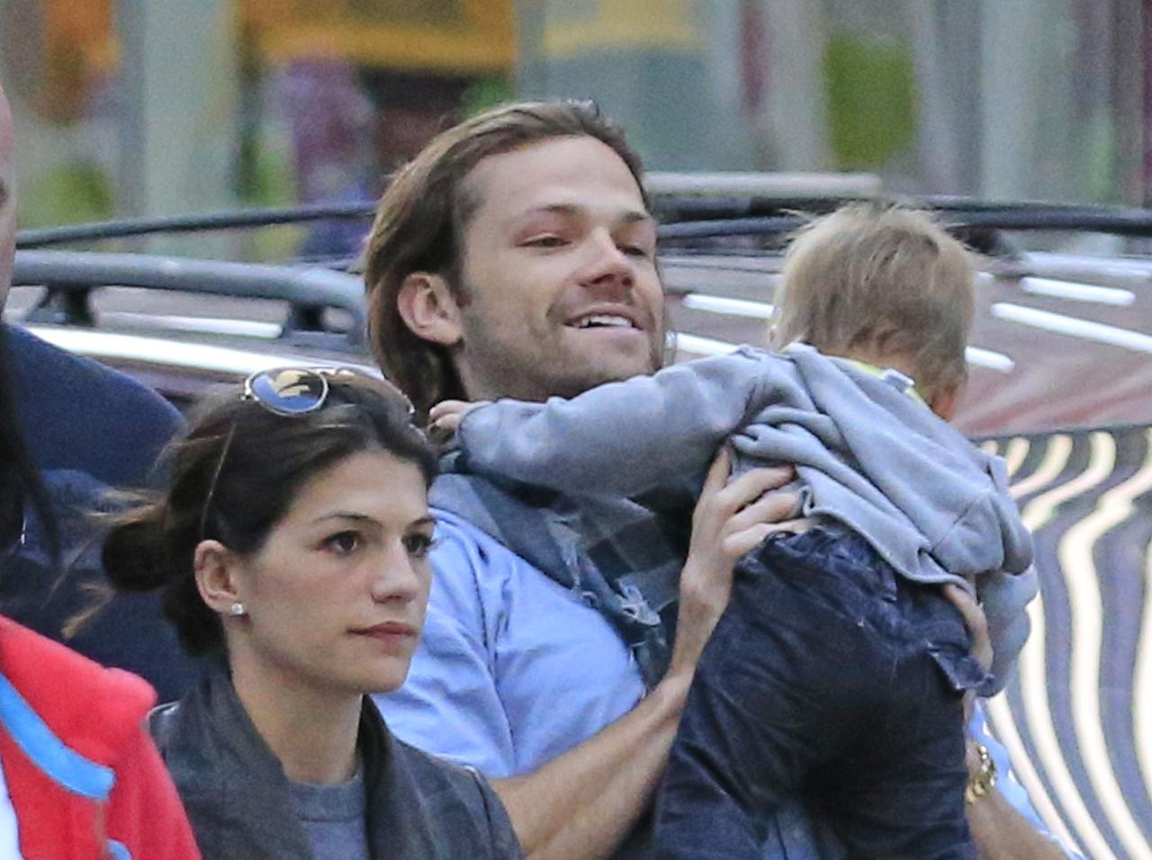 ジャレッド・パダレッキ、結婚10周年で妻に「キスしようと頑張る姿」にキュンキュン