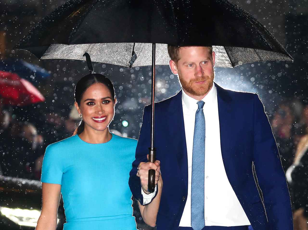 ヘンリー王子とメーガン妃の前でサプライズ婚約発生!数ヵ月ぶりの公務で満面の笑みに