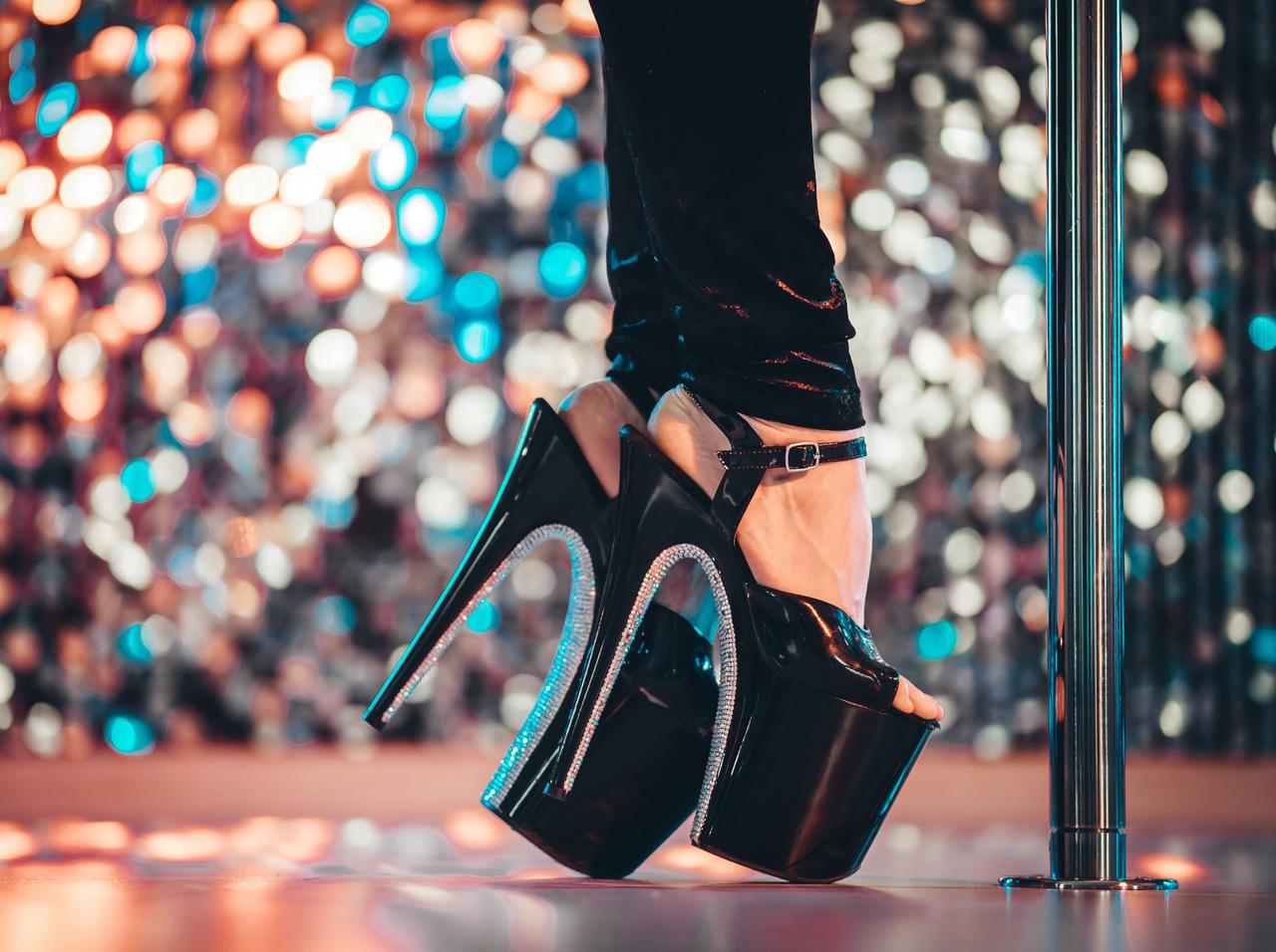 米ストリップクラブで“あそこを隠す”ために「今必要なアイテム」が配られる