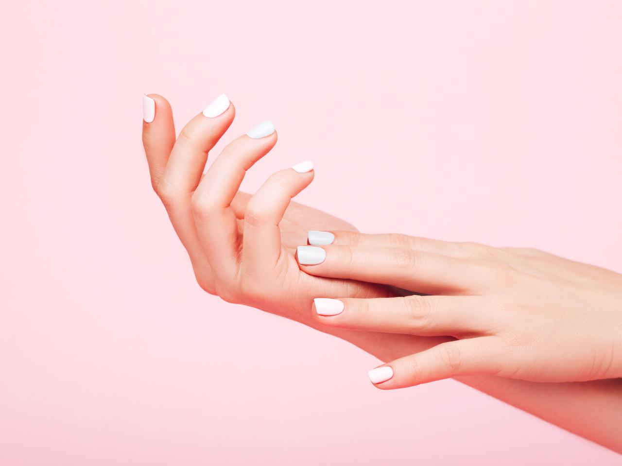 自宅で簡単!ジェルネイルが伸びた時のオシャレな対処法