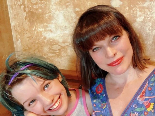 ミラ・ジョヴォヴィッチ12歳娘が『フィフス・エレメント』のリー・ルーそっくりにイメチェン