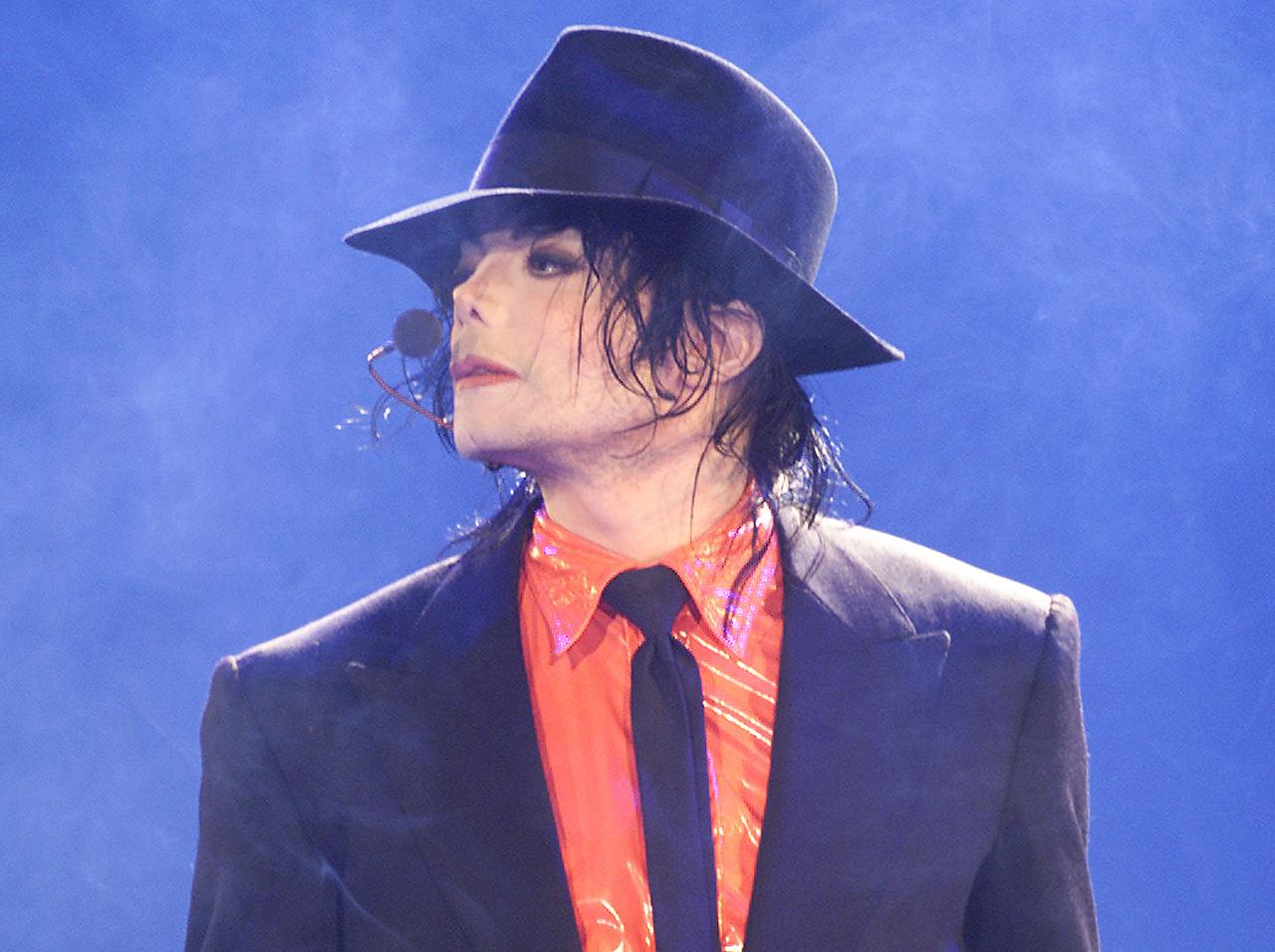 マイケル・ジャクソン、新型コロナウイルスを予見!?当時から「マスク」着用の理由とは