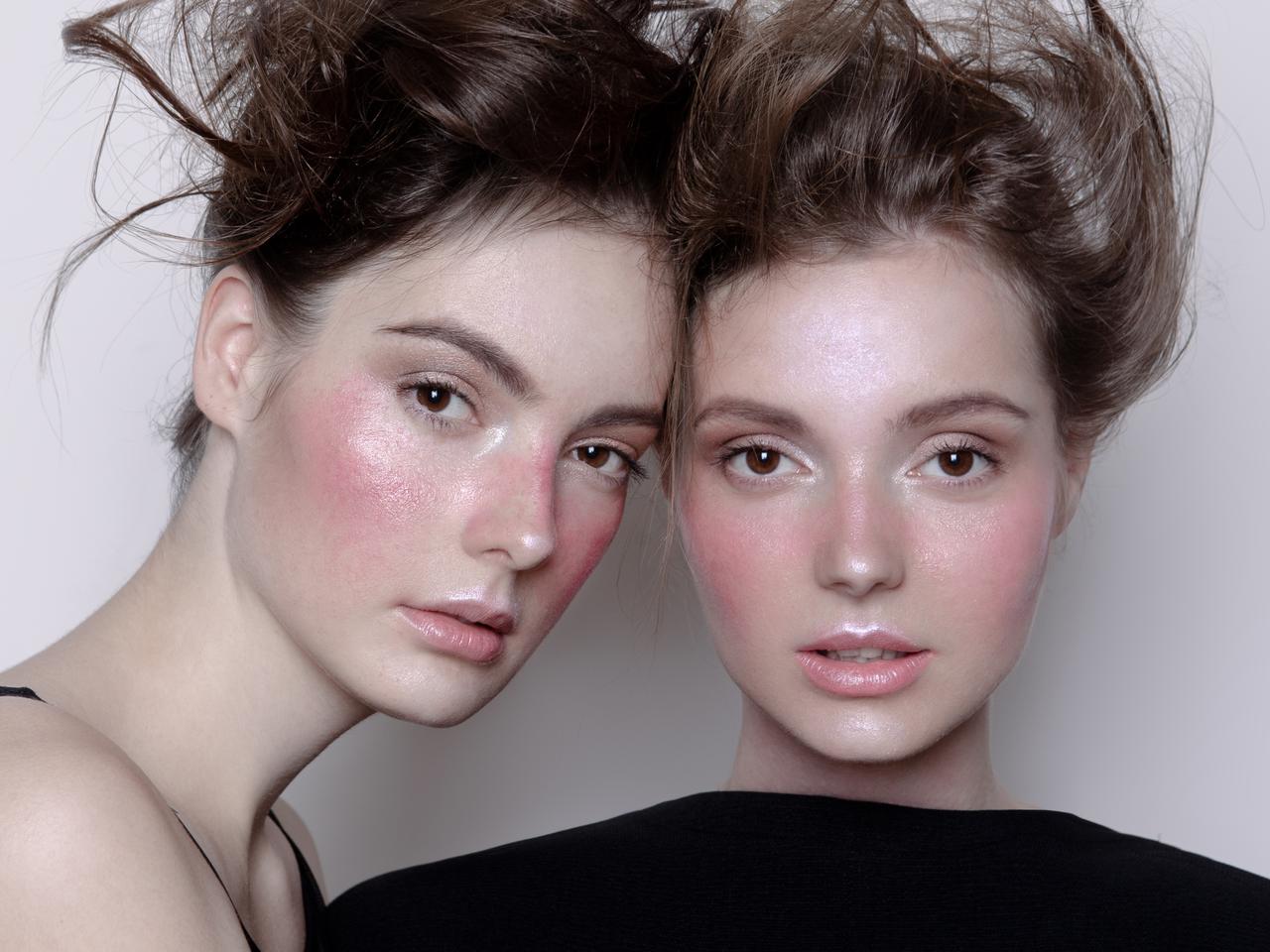 セレブがお手本!肌色別「チークカラー」の選び方&愛用アイテム