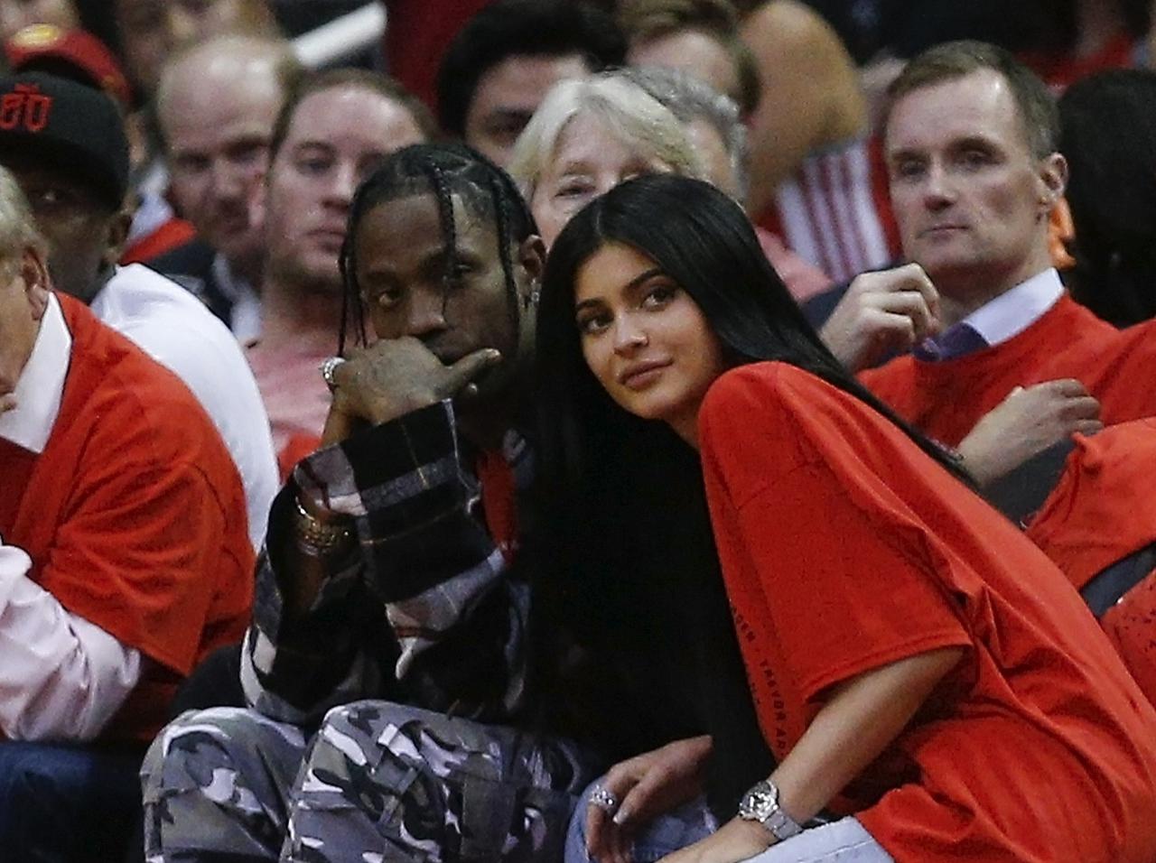 カイリー・ジェンナーが元彼トラヴィス・スコットとの思い出写真を連投、「匂わせ」なキャプションも