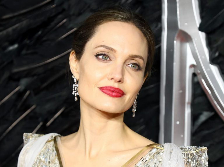 アンジェリーナ・ジョリー、休校で給食が得られない子供たちのために1億円を寄付
