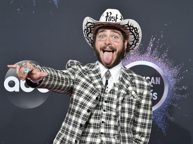 ポスト・マローン、「セーラームーン」の手作りTシャツを着こなす