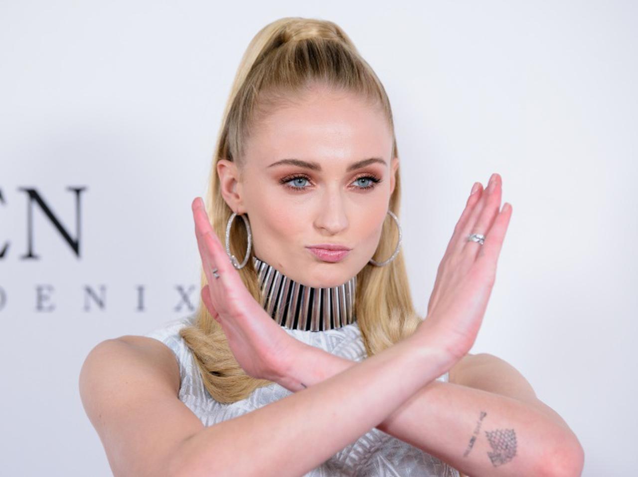 ソフィー・ターナー、初デートに「ラグビー選手」を同伴した理由がなかなか強烈