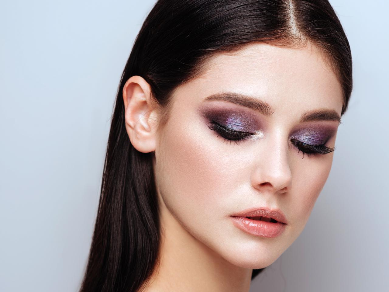 ヨレの原因はこれかも！崩れない「濡れまぶたメイク」の作り方