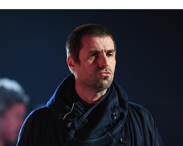 リアム・ギャラガー、オアシスの名曲を歌いながらノリノリで手洗い