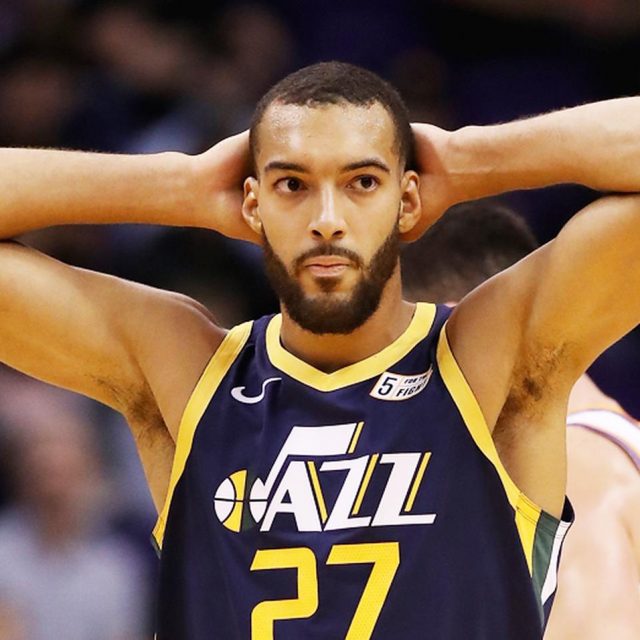 新型コロナ陽性のNBA選手、感染判明2日前の「奇行」が波紋