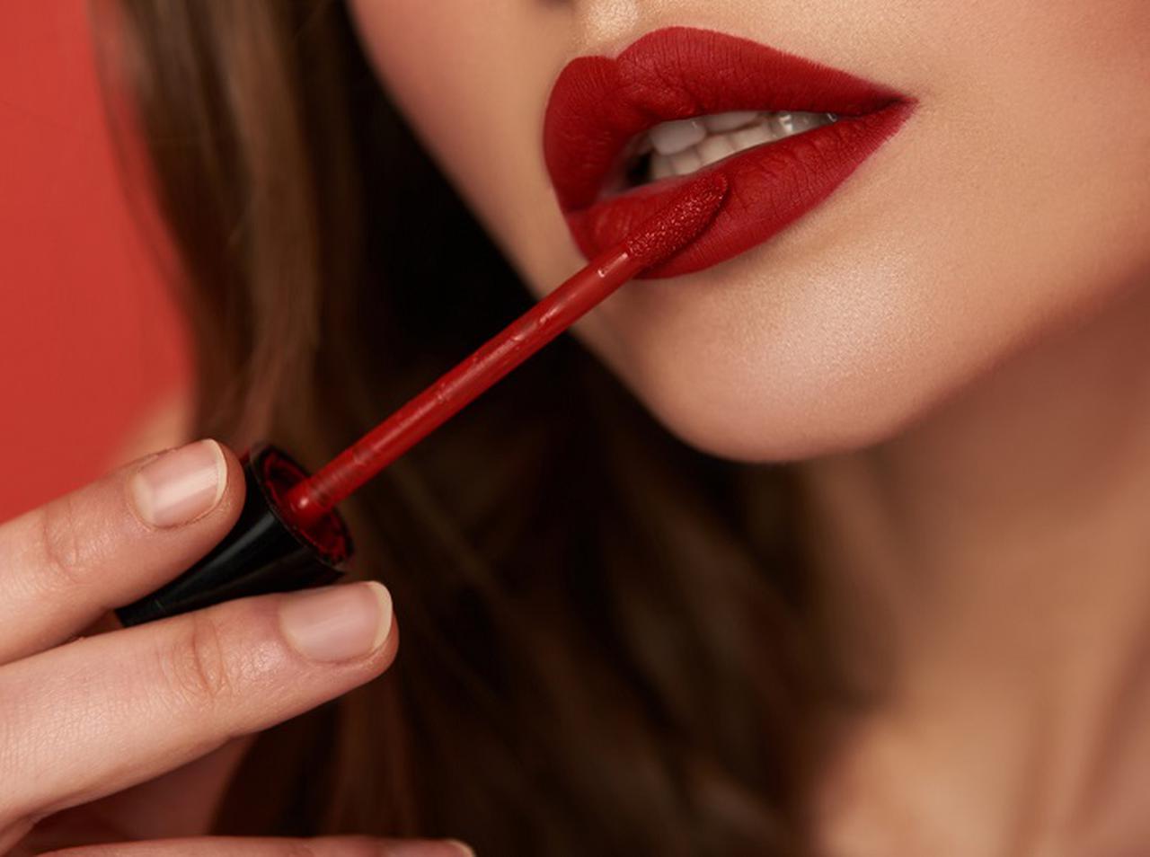 手持ちのリップが生まれ変わる!プロが教えるリップメイクの裏ワザ2選