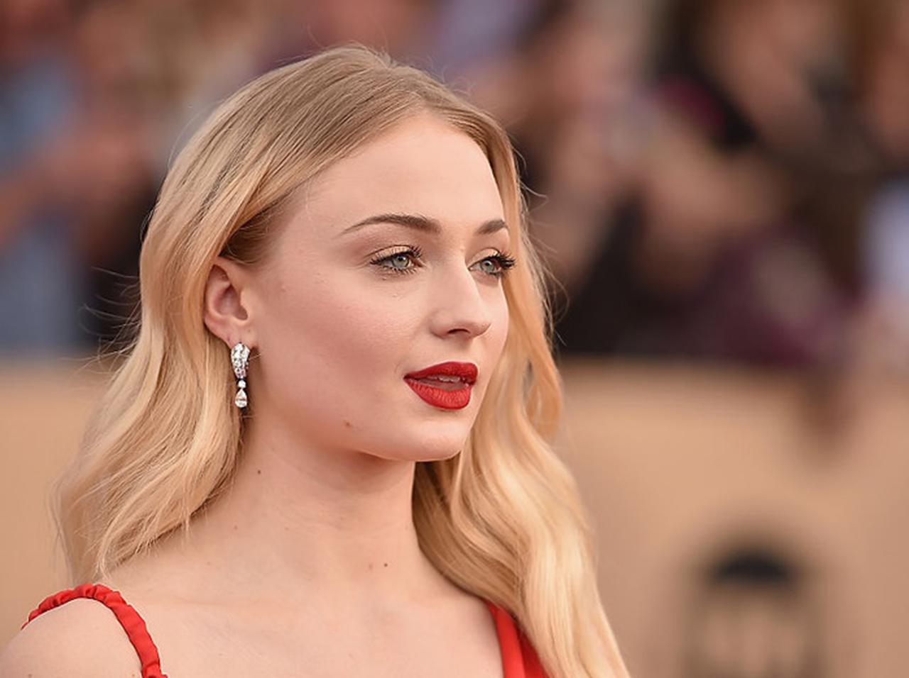 ソフィー・ターナー、「好きな視覚芸術」の答えが極上のノロケ