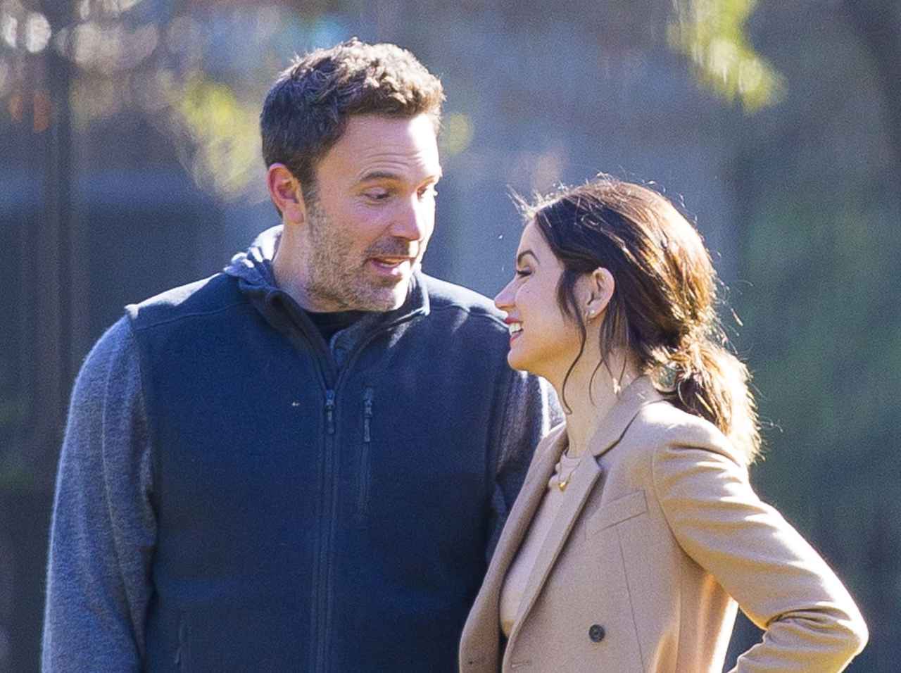 ベン・アフレック、『007』新ボンドガールのアナ・デ・アルマスとキス!交際確定か