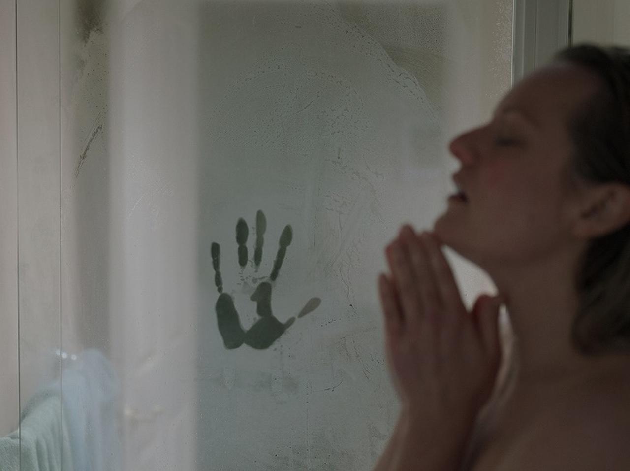 『ソウ』脚本家がDV被害者のトラウマを“ホラー映画”で表現、映画『透明人間』の予告編が公開