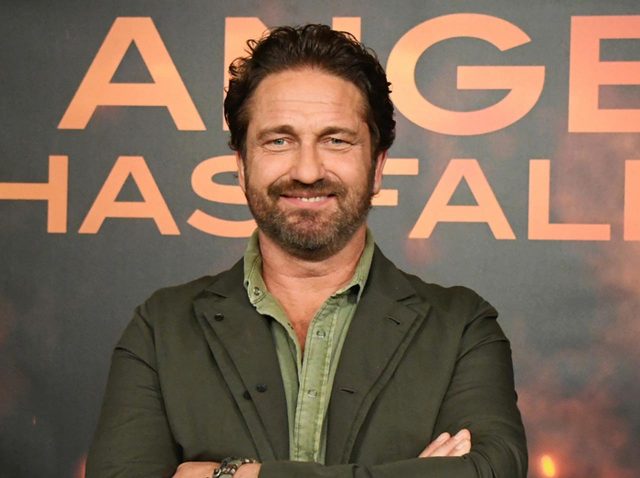 東京五輪に向けた聖火リレーにジェラルド・バトラーが参加 名台詞叫ぶも大盛況すぎて…