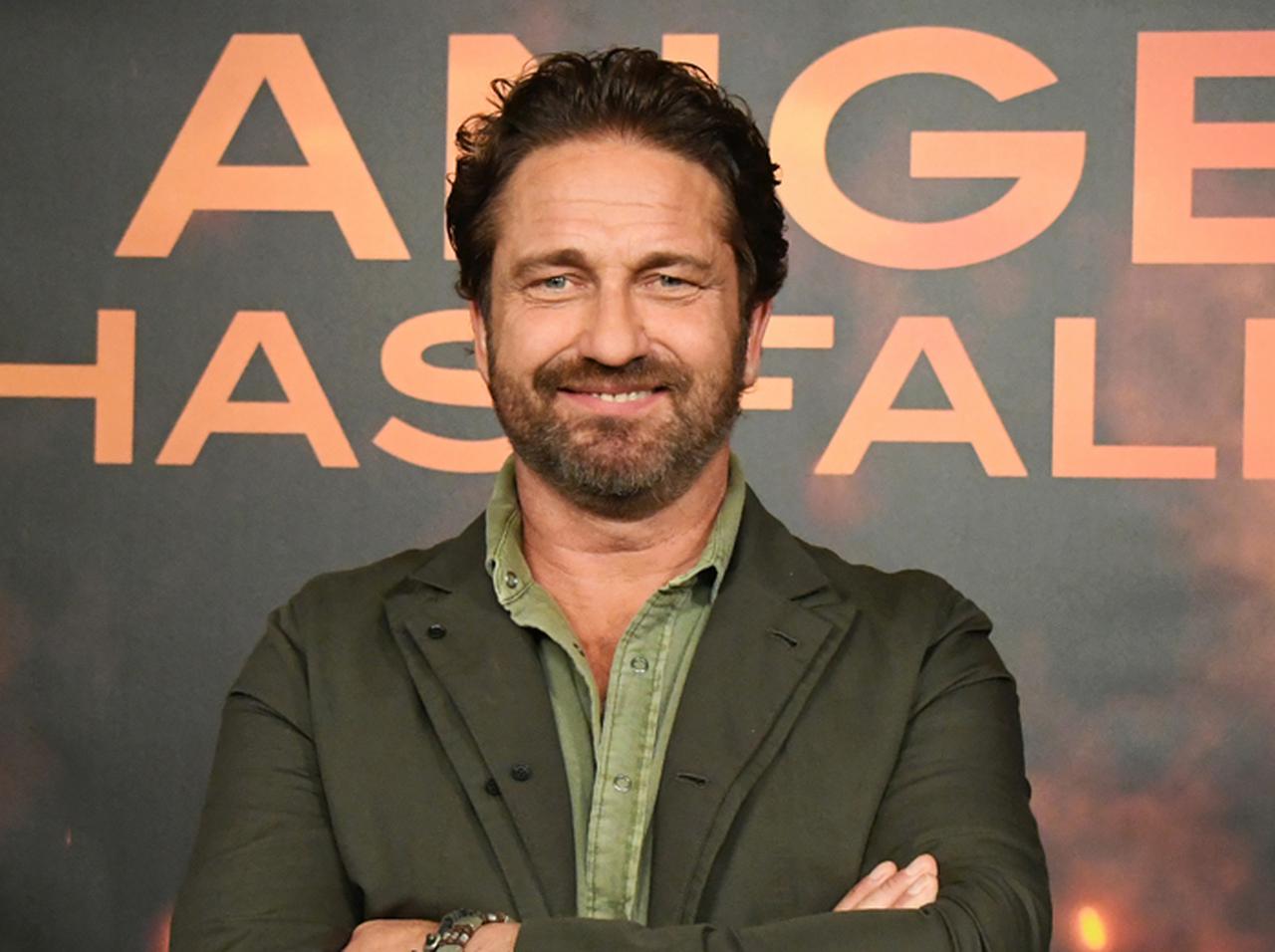 東京五輪に向けた聖火リレーにジェラルド・バトラーが参加 名台詞叫ぶも大盛況すぎて…