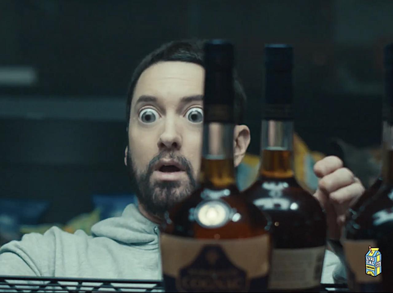 エミネム、新曲MVで“ゴジラ”&豪華ゲストをカメオ出演