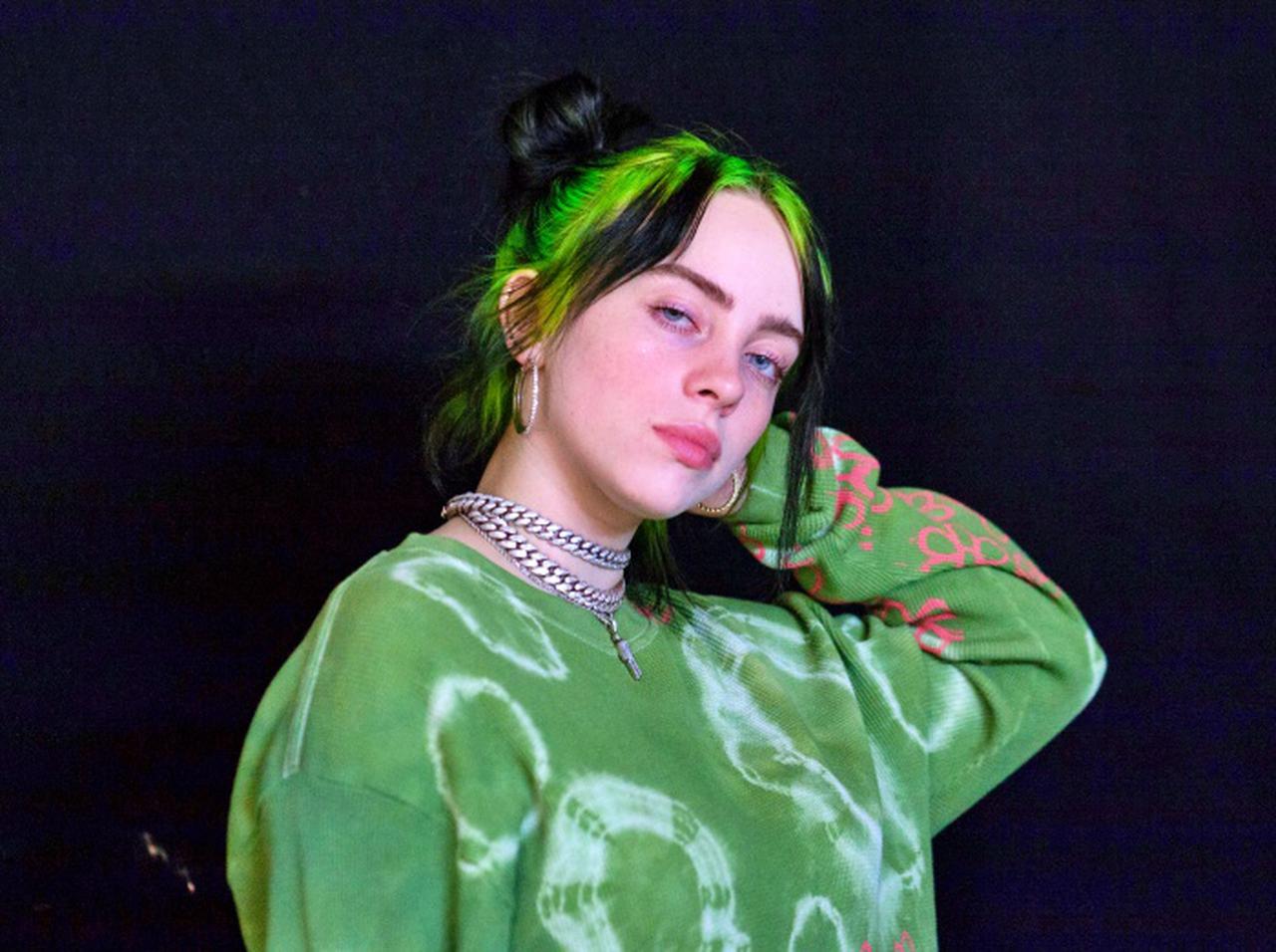 ビリー・アイリッシュ、兄と両親を心配させた「自殺ソング」とは？