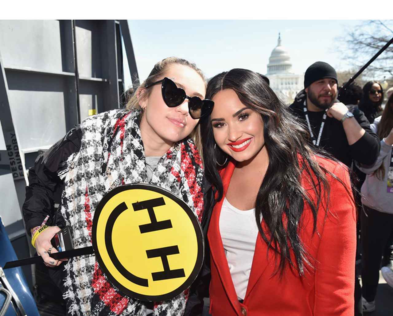 マイリー・サイラスとデミ・ロヴァートが共演決定！マイリーがサプライズ発表