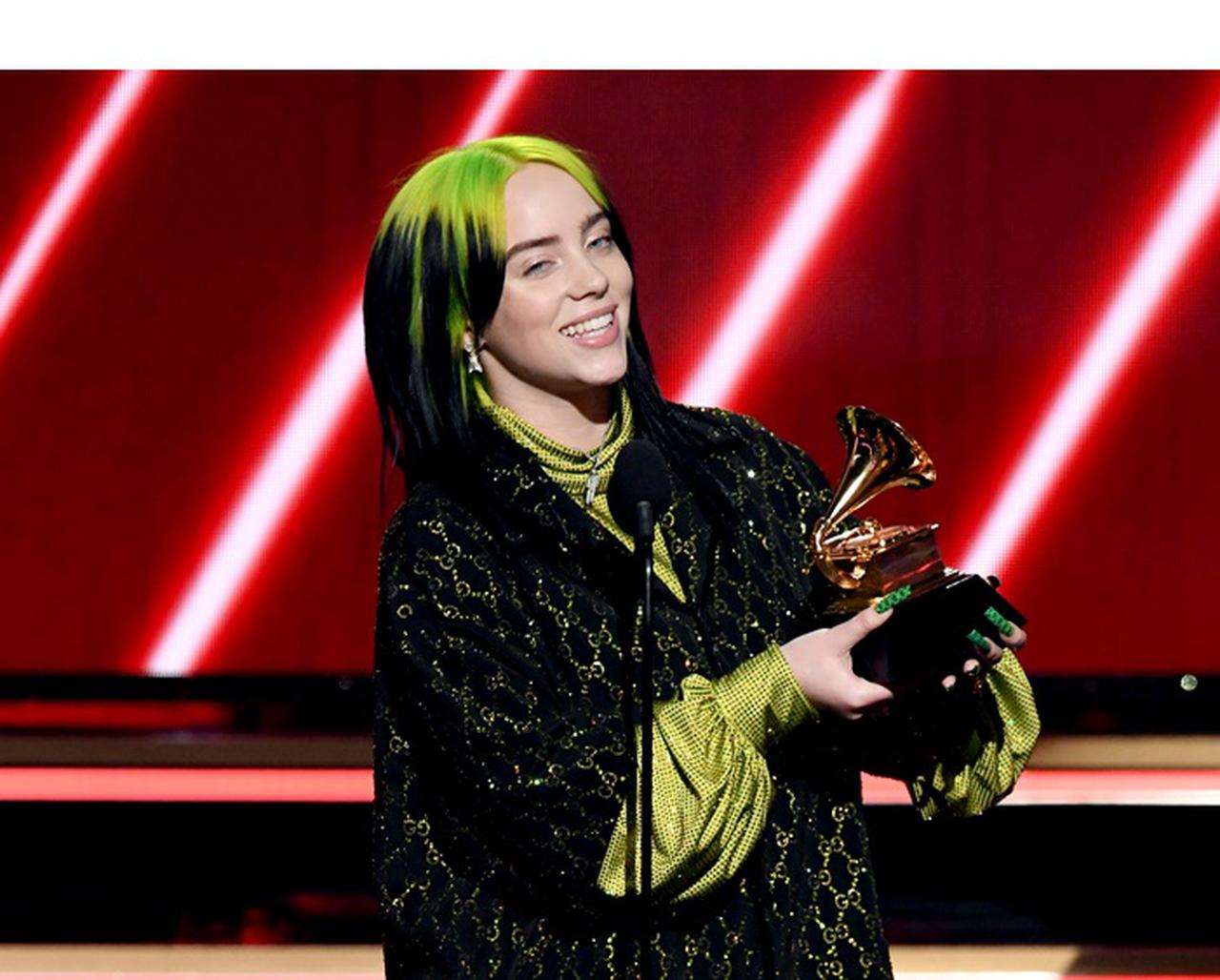 ビリー・アイリッシュ、グラミー賞4冠受賞に「自分は値しない」と語る