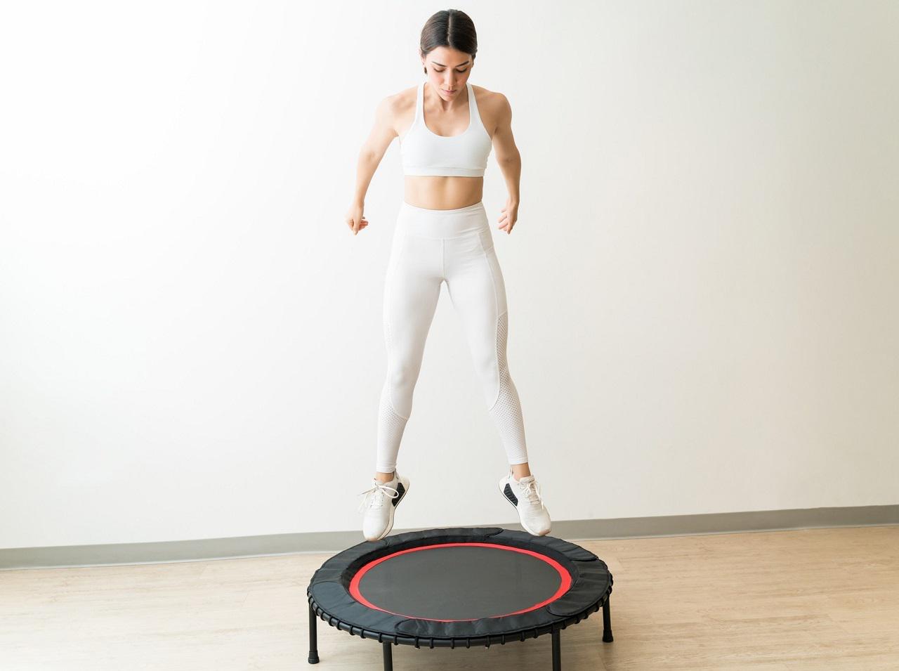 有名トレーナーも太鼓判を押す「トランポリン」のダイエット効果とは?