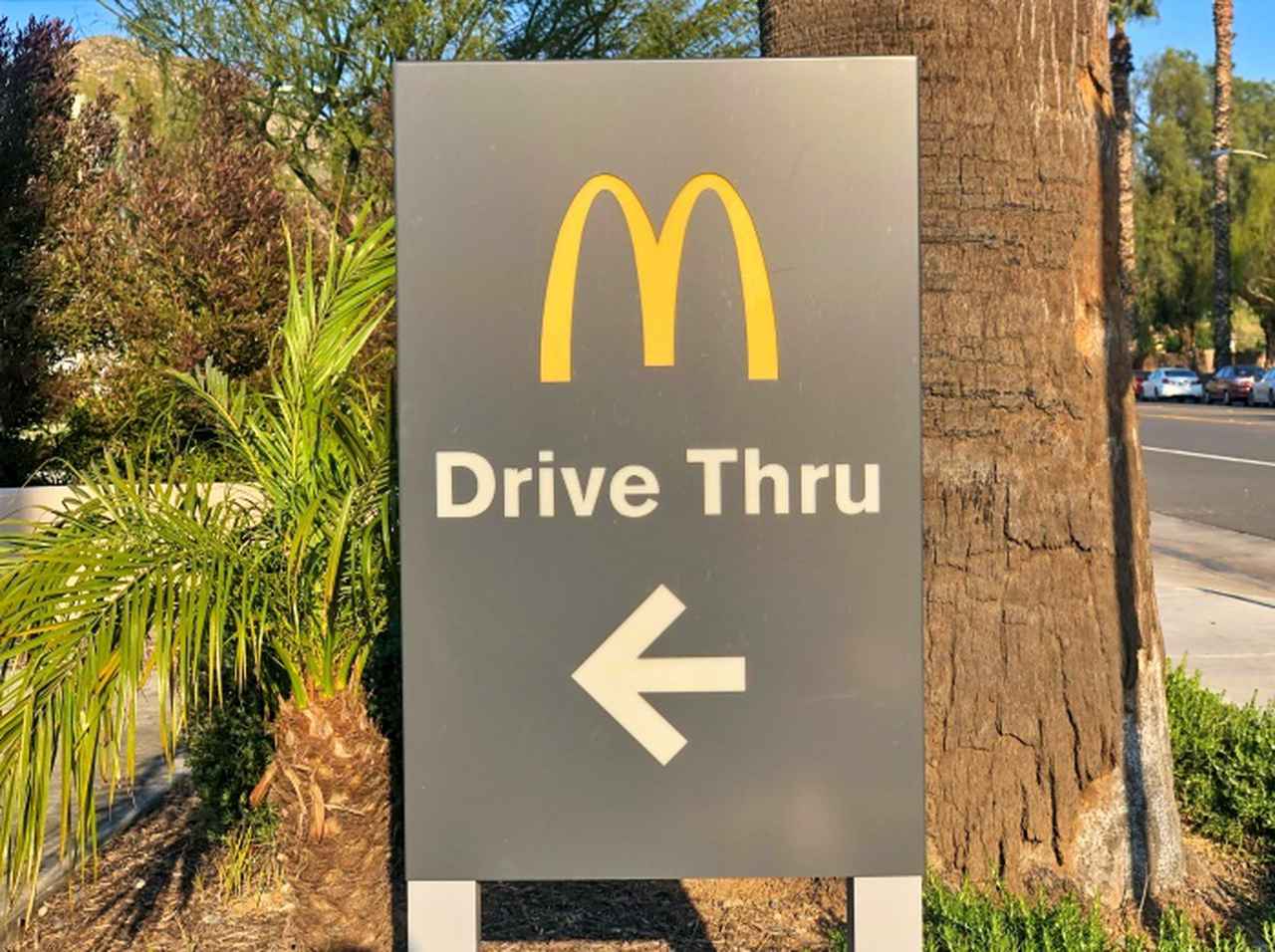 マクドナルド、ドライブスルーで商品以外の「あるもの」を売るアイデアが名案