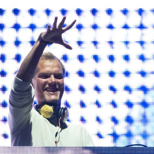 アヴィーチーがこの世を去って2年、人気DJたちが「恋しい」とメッセージ