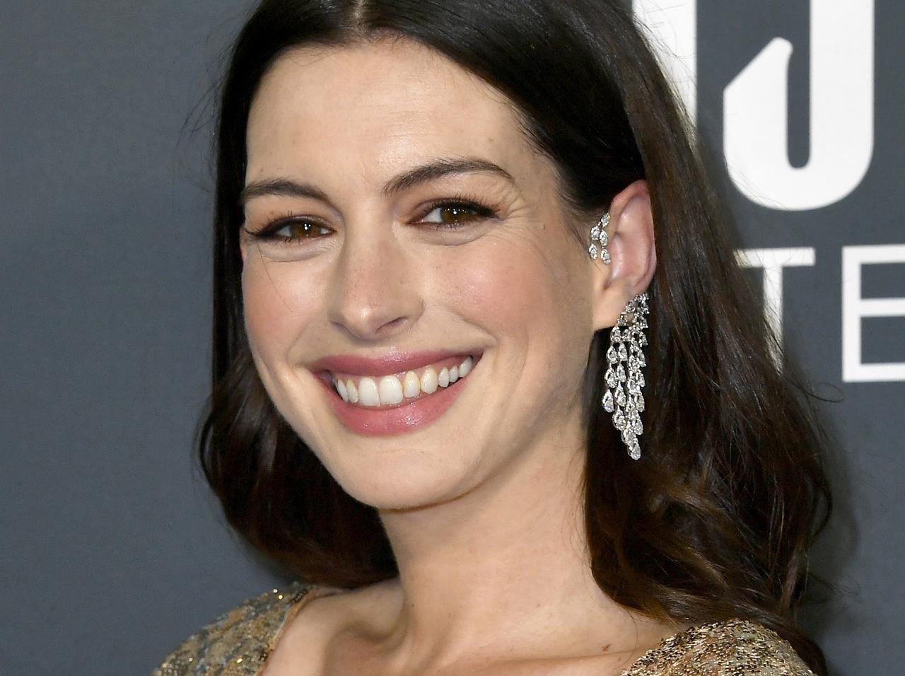 アン・ハサウェイ、『レ・ミゼラブル』の“外出禁止替え歌”にブラボー!