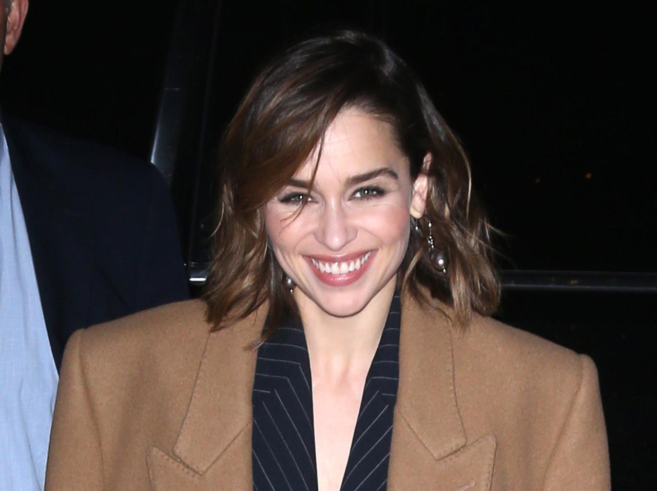 エミリア・クラークとのディナーが当たる！オンラインのリハビリ病院を作るため