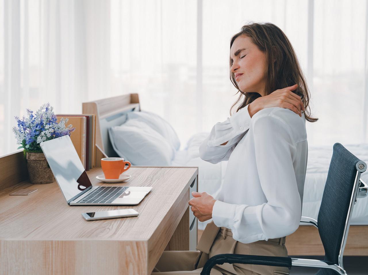 在宅勤務の姿勢はこう改善する!医師が明かした4つのポイント