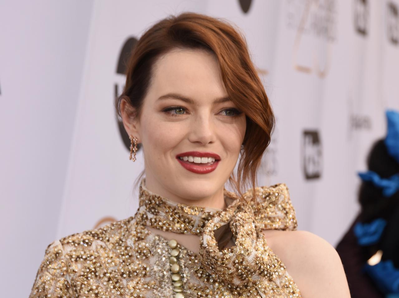 エマ・ストーンが「あの映画のダンス」を踊った！インスタグラムライブの“目的”は？