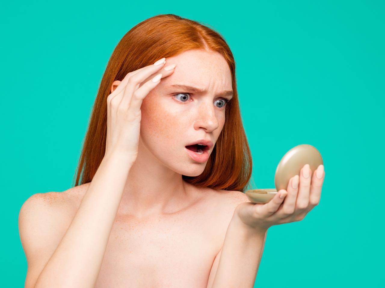 「眉のニキビ」が気になる…！肌荒れを招くNG行動と正しいケア方法