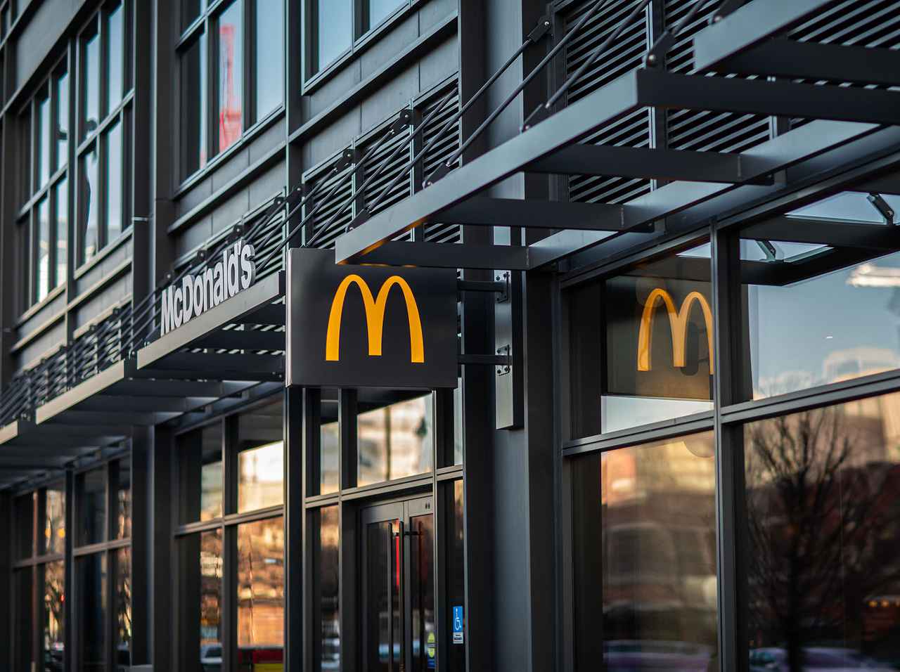 米マクドナルドに500億円の裁判、セクハラ被害5,000人