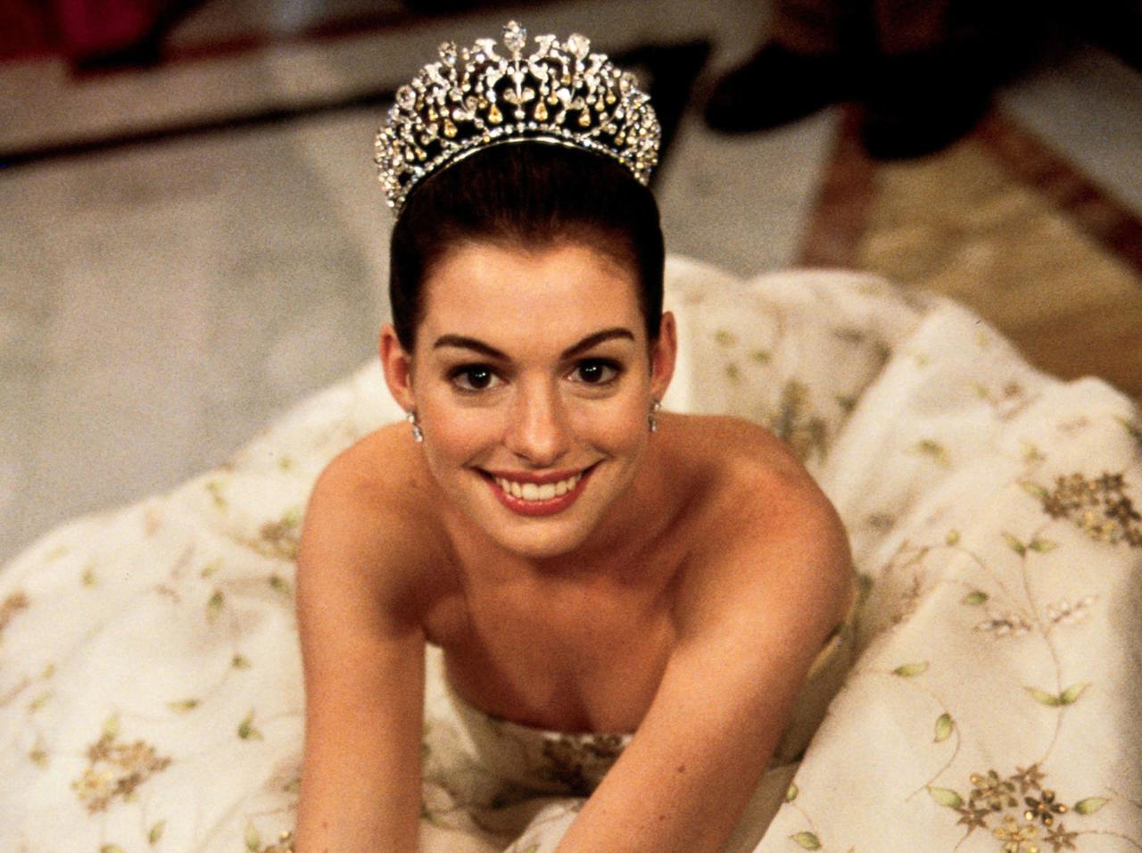 アン・ハサウェイが『プリティ・プリンセス』のミアに、20年ぶりでファン大感激