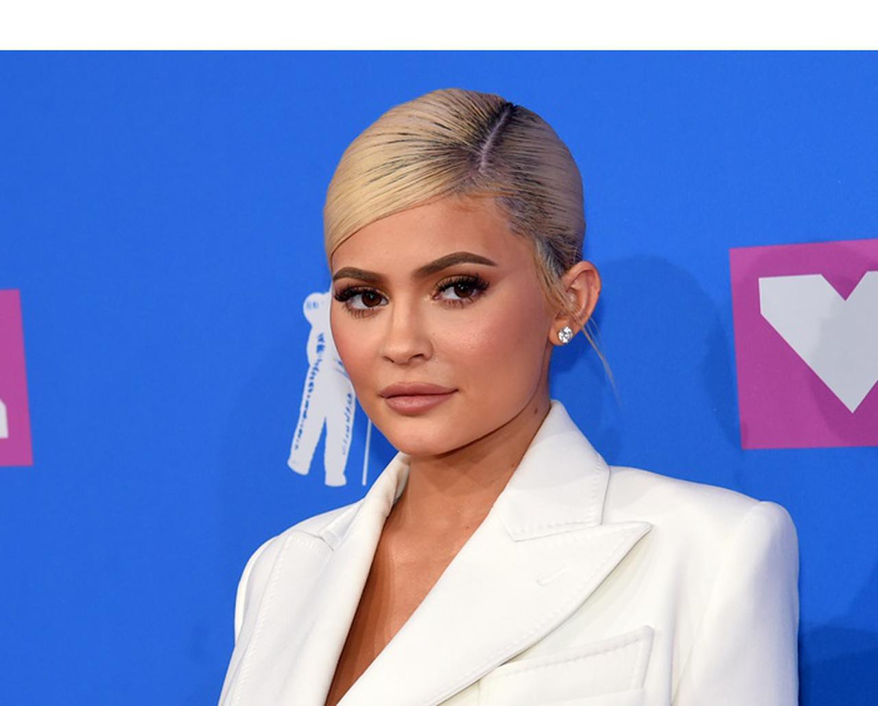 カイリー・ジェンナー、新型コロナウイルスのために消毒ジェルを製造