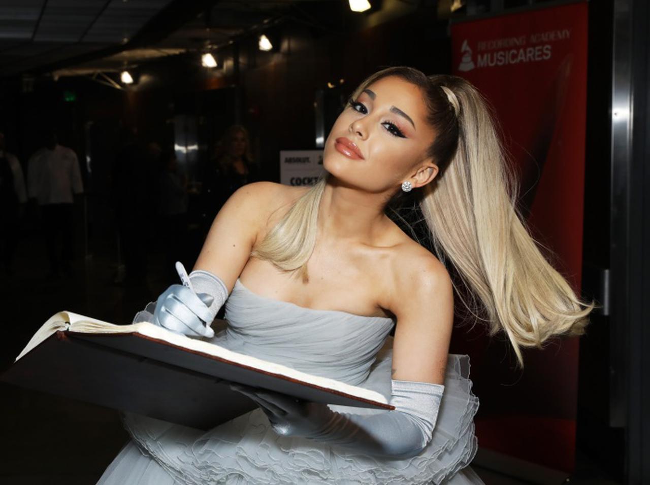 アリアナ・グランデ、以前はオープンにしていた「恋愛トーク」ををやめた理由とは？