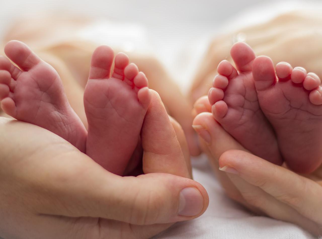 誕生した双子に新型コロナウイルスにまつわる名前をつけた両親の考えとは