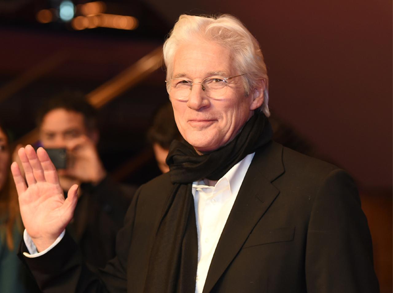 リチャード・ギア70歳、33年下妻が「自宅出産」 3児の父に