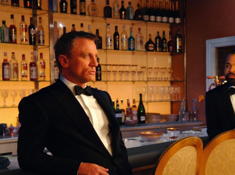 『007』のジェームズ・ボンドがマティーニをステアではなくシェイクで飲むのはなぜ？