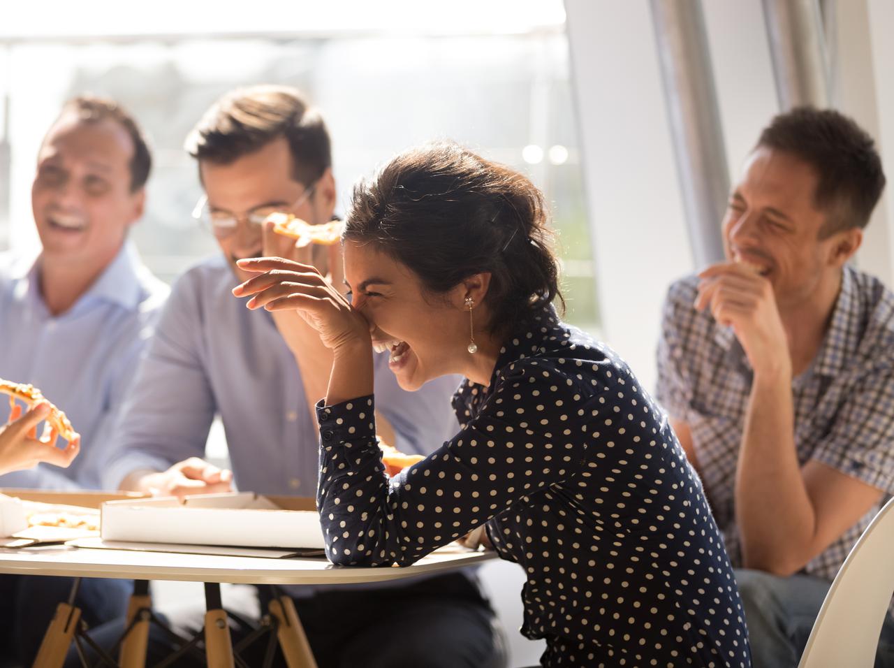 新型コロナウイルス対策で「笑いのホットライン」誕生、“人を傷つけない笑い”で安心